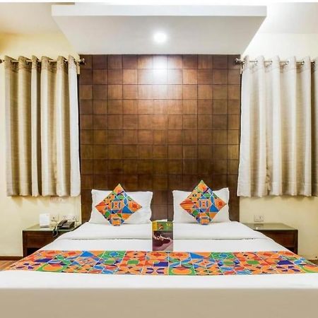 Hotel Max New Delhi Bagian luar foto