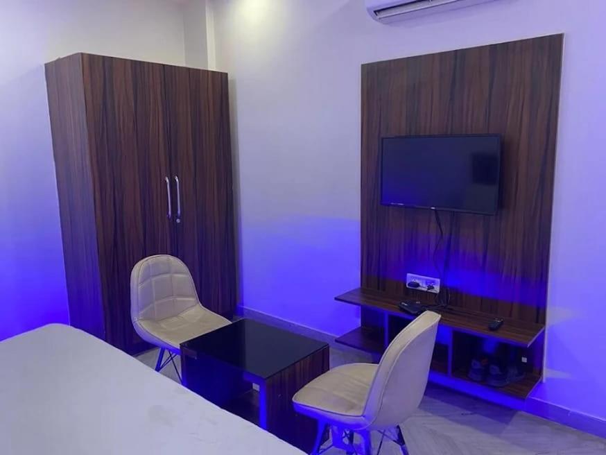 Hotel Max New Delhi Bagian luar foto
