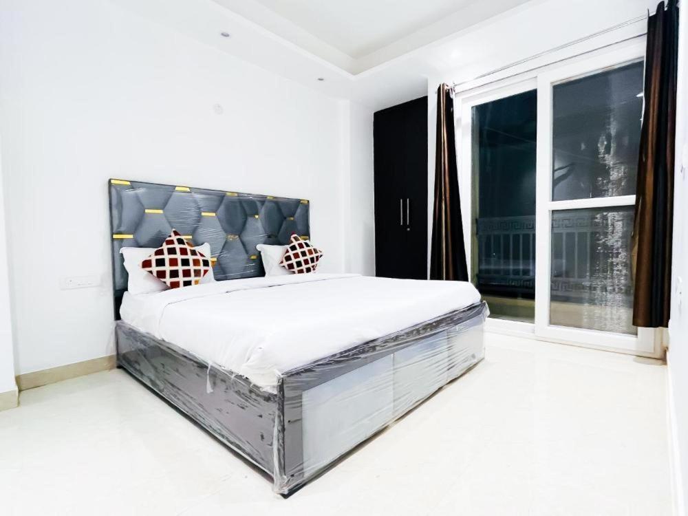 Hotel Max New Delhi Bagian luar foto