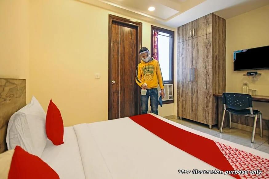 Hotel Max New Delhi Bagian luar foto