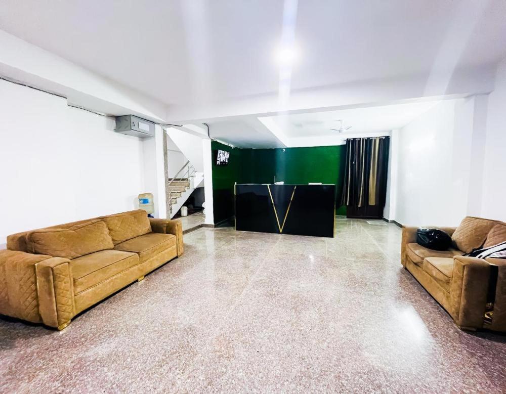 Hotel Max New Delhi Bagian luar foto