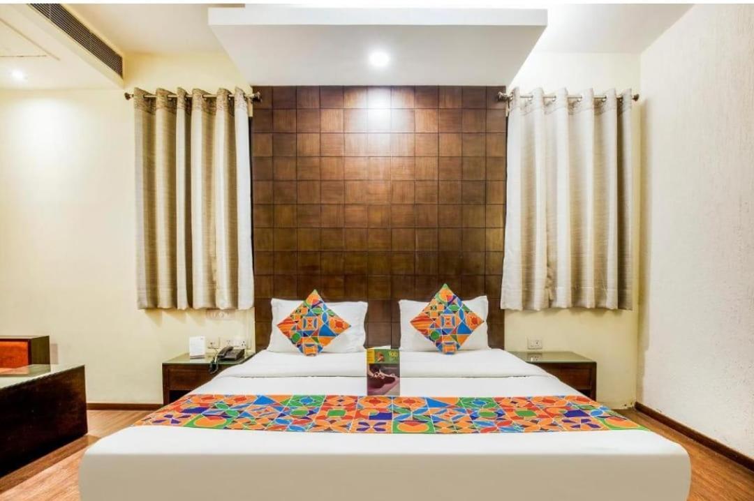 Hotel Max New Delhi Bagian luar foto